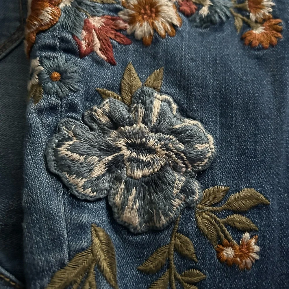 DRIFTWOOD Floral Embroidered Blue Jeans Farrah Flair 26 x 34 - Picture 6 of 6